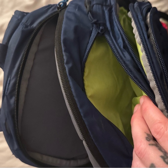 CamelBak Navy and Crimson Backpack - Picture 4 of 10